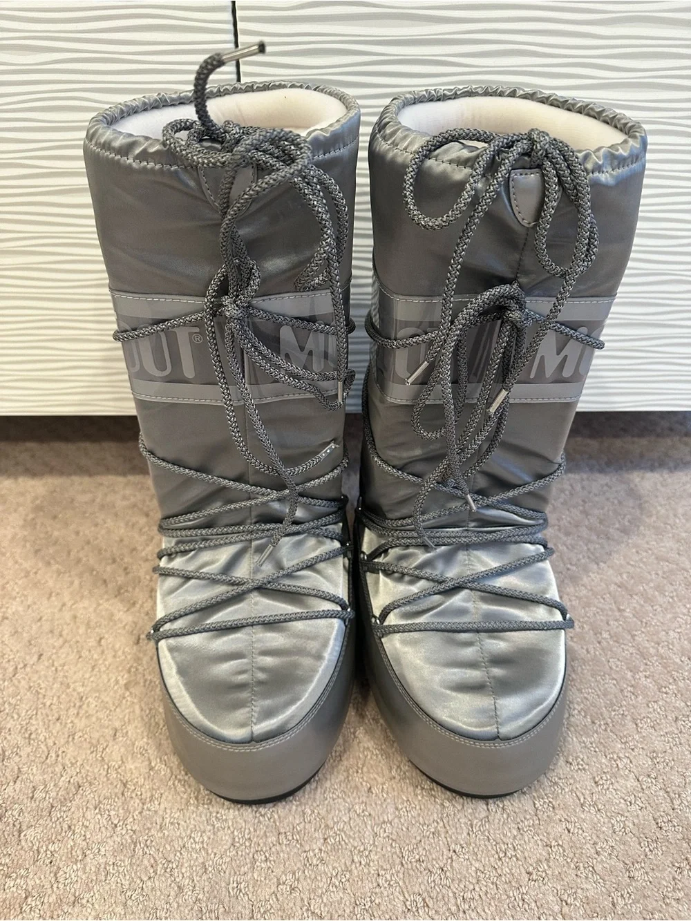 Moon Boot  MB Icon glance silver EU 39/41  US 7/8.5 new in box